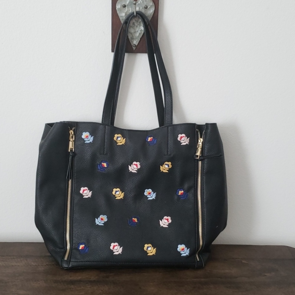 Xoxo shoulder bag.